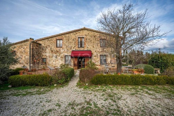 casa indipendente in vendita a Radicofani in zona Contignano