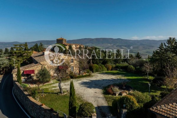 casa indipendente in vendita a Radicofani in zona Contignano