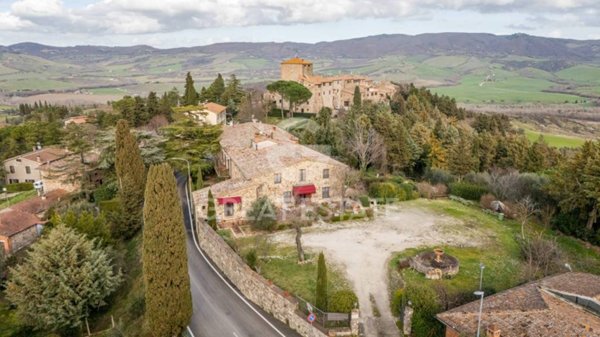 casa indipendente in vendita a Radicofani in zona Contignano