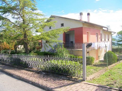 casa indipendente in vendita a Radicofani in zona Contignano