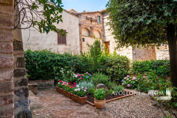 casa indipendente in vendita a Radicofani in zona Contignano