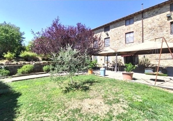 casa indipendente in vendita a Radicofani in zona Contignano