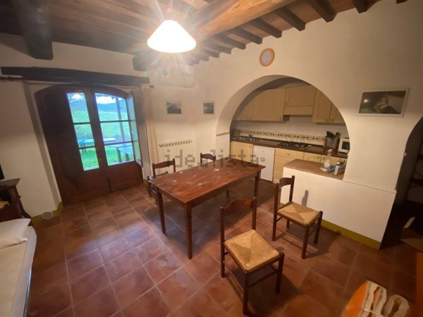 esavano in vendita a Radicondoli