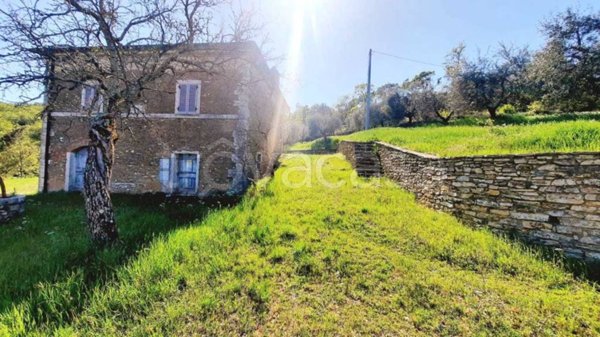 casa indipendente in vendita a Rapolano Terme in zona Serre di Rapolano