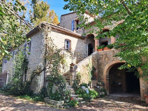 casa indipendente in vendita a Rapolano Terme