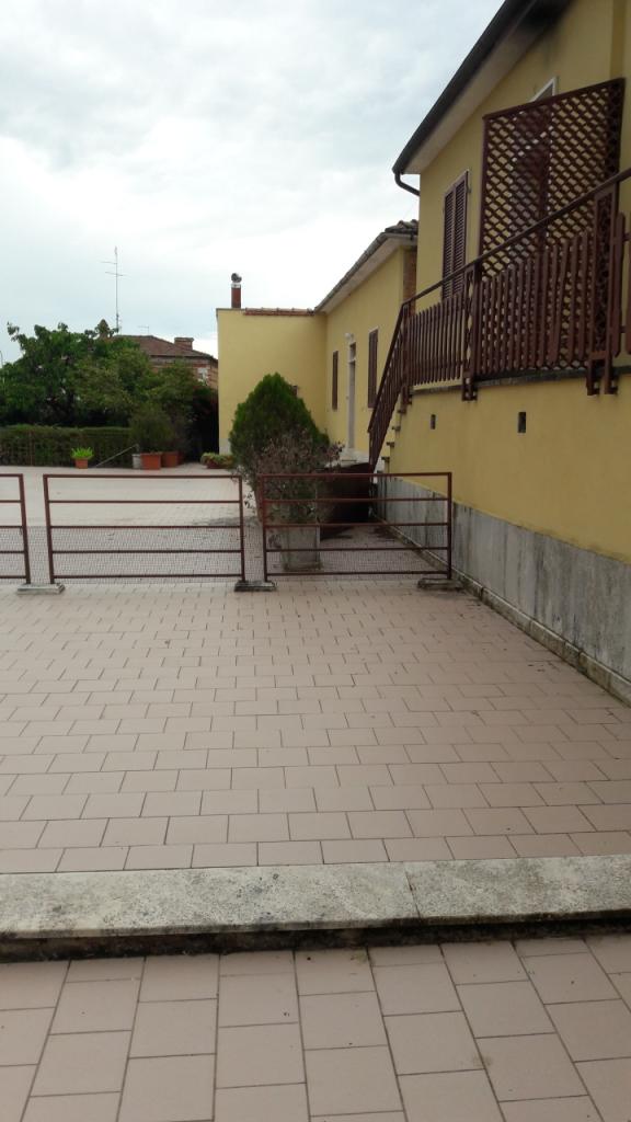 casa indipendente in vendita a Rapolano Terme in zona Serre di Rapolano