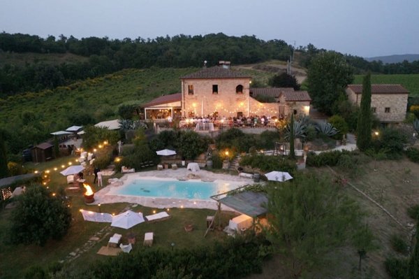 casa indipendente in vendita a Rapolano Terme in zona Serre di Rapolano