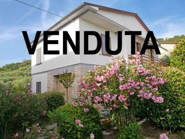 casa indipendente in vendita a Rapolano Terme in zona Serre di Rapolano