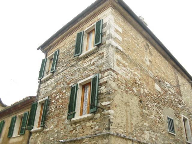 casa indipendente in vendita a Rapolano Terme in zona Serre di Rapolano