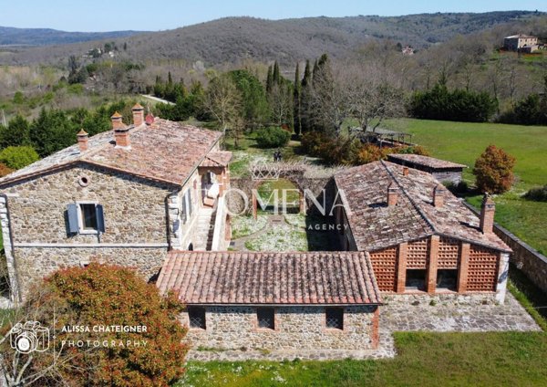 casa indipendente in vendita a Rapolano Terme in zona Serre di Rapolano