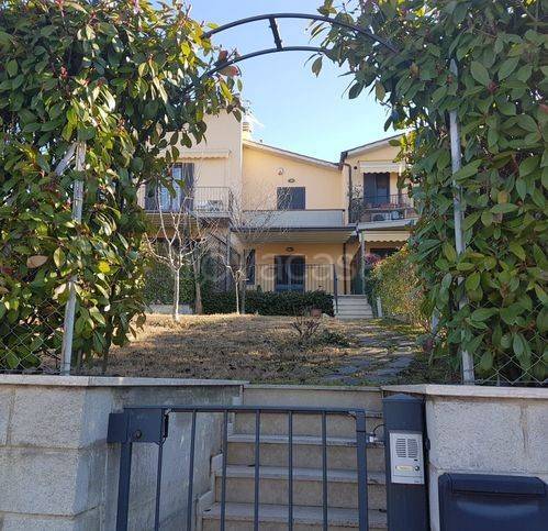 casa indipendente in vendita a Rapolano Terme in zona Serre di Rapolano