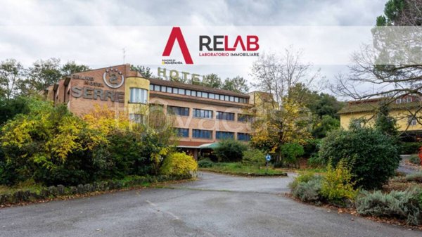 negozio in vendita a Rapolano Terme in zona Serre di Rapolano