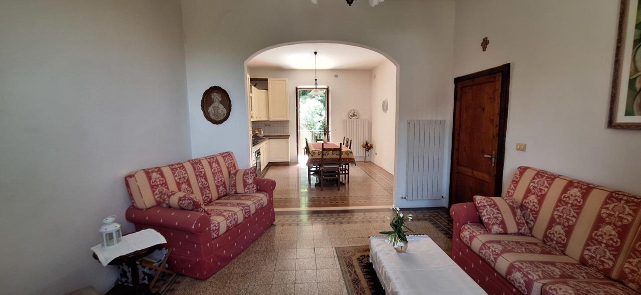 esavano in vendita a Rapolano Terme in zona Serre di Rapolano