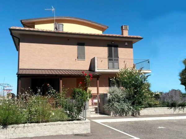 casa indipendente in vendita a Rapolano Terme in zona Serre di Rapolano