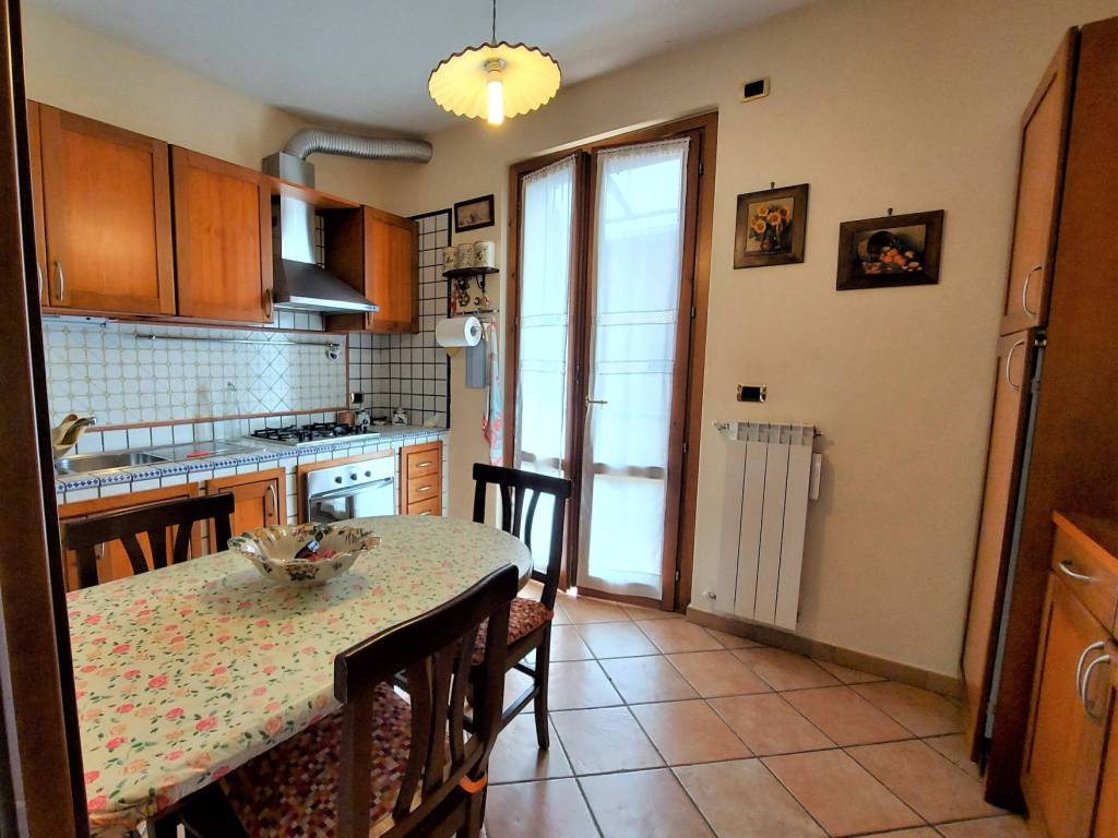 casa indipendente in vendita a Rapolano Terme in zona Serre di Rapolano