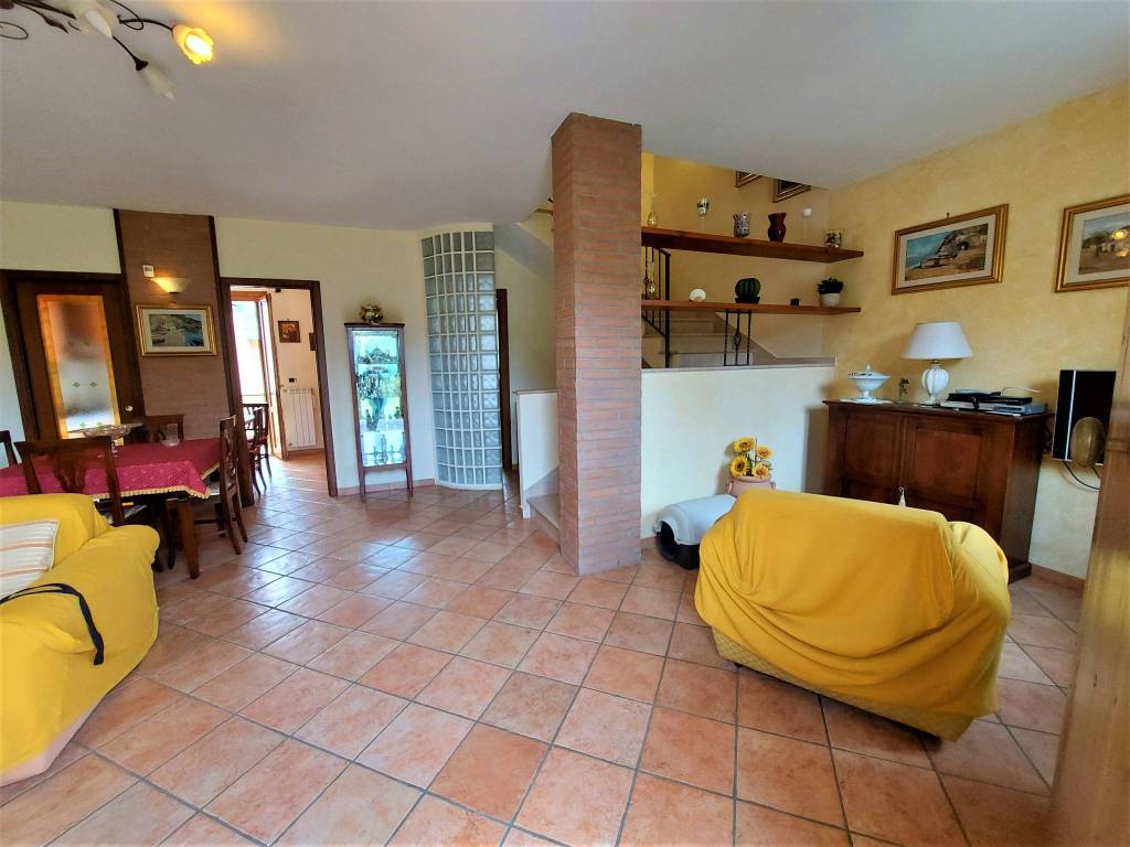 casa indipendente in vendita a Rapolano Terme in zona Serre di Rapolano