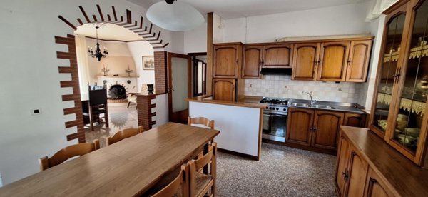 casa indipendente in vendita a Rapolano Terme in zona Serre di Rapolano