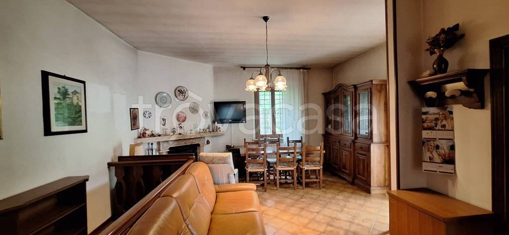 casa indipendente in vendita a Rapolano Terme in zona Serre di Rapolano