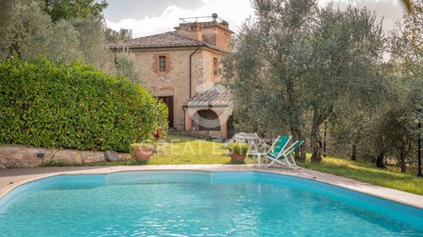 casa indipendente in vendita a Rapolano Terme in zona Serre di Rapolano