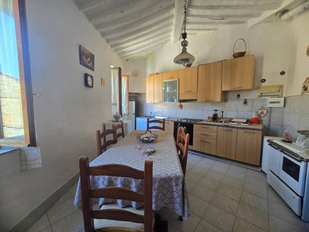 casa indipendente in vendita a Rapolano Terme in zona Serre di Rapolano