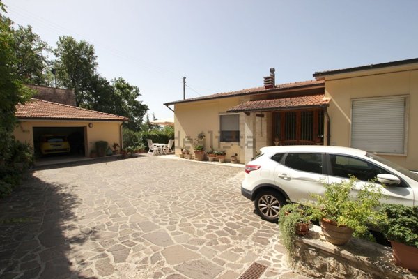 casa indipendente in vendita a Rapolano Terme in zona Serre di Rapolano