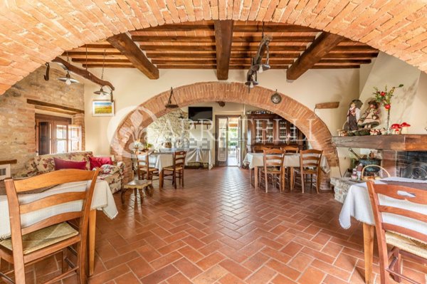 casale in vendita a Rapolano Terme in zona Serre di Rapolano