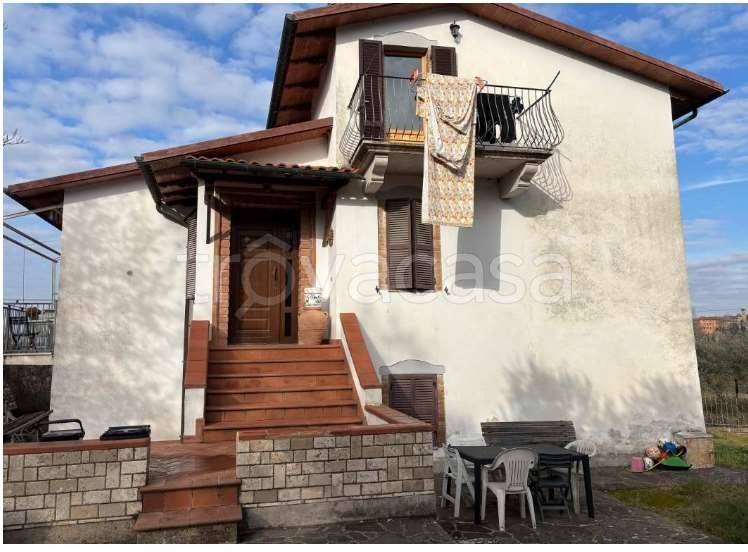 casa indipendente in vendita a Rapolano Terme in zona Armaiolo