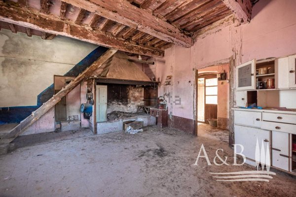 esavano in vendita a San Casciano dei Bagni