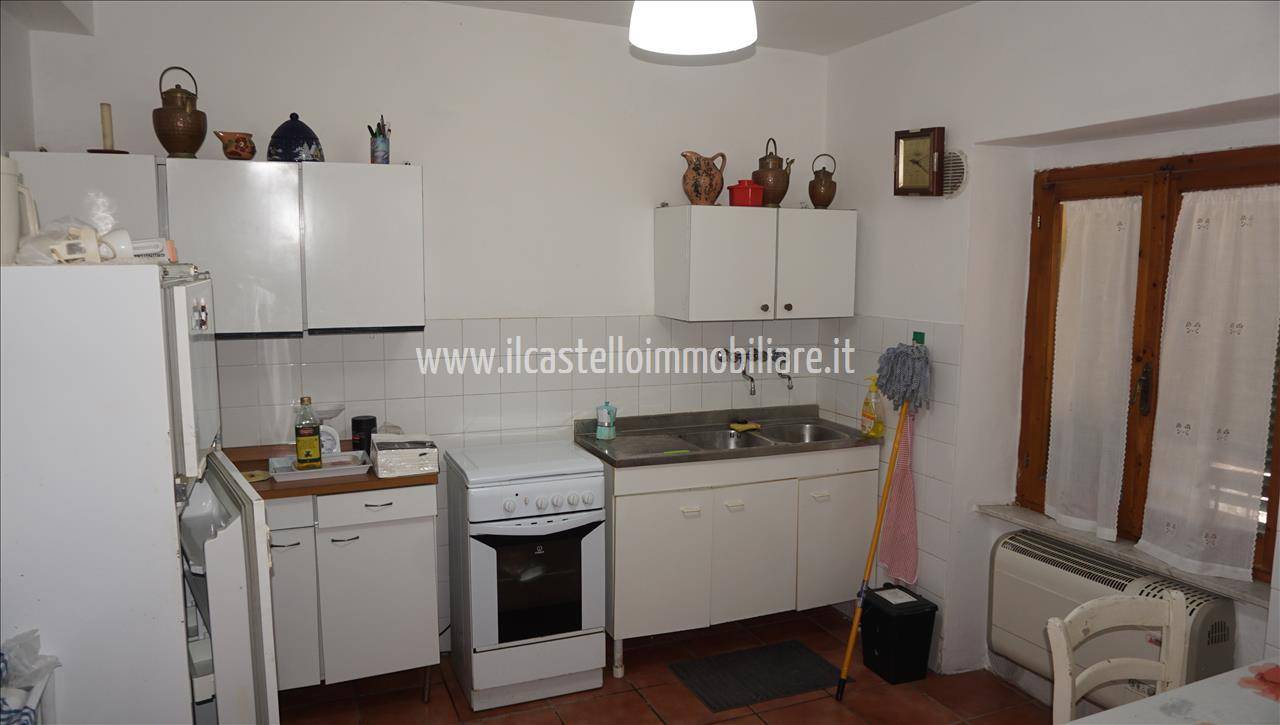 intera palazzina in vendita a San Casciano dei Bagni in zona Celle sul Rigo