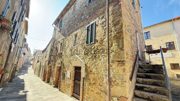 intera palazzina in vendita a San Casciano dei Bagni in zona Celle sul Rigo