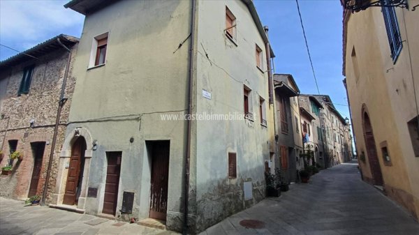 intera palazzina in vendita a San Casciano dei Bagni in zona Celle sul Rigo