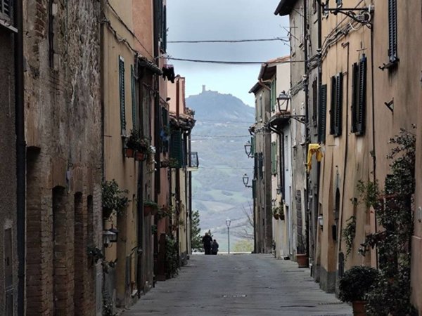 intera palazzina in vendita a San Casciano dei Bagni in zona Celle sul Rigo