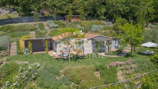 casa indipendente in vendita a San Casciano dei Bagni in zona Celle sul Rigo