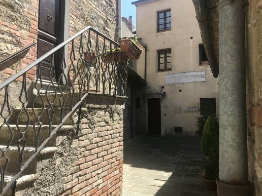 intera palazzina in vendita a San Casciano dei Bagni in zona Celle sul Rigo
