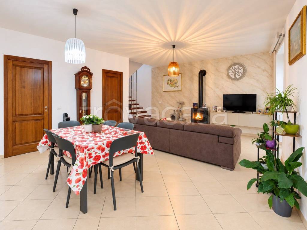 casa indipendente in vendita a San Quirico d'Orcia in zona Vignoni