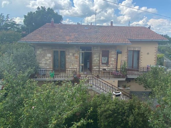casa indipendente in vendita a Sarteano