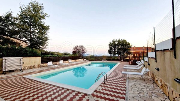 casa indipendente in vendita a Sarteano