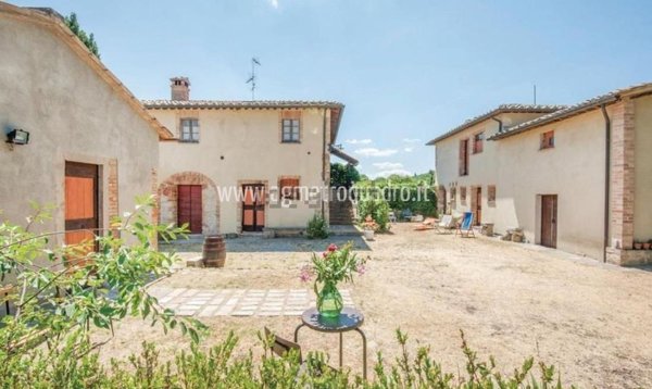 casa indipendente in vendita a Sarteano