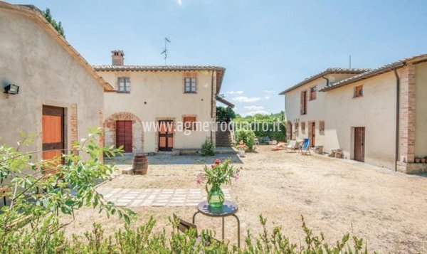 casa indipendente in vendita a Sarteano