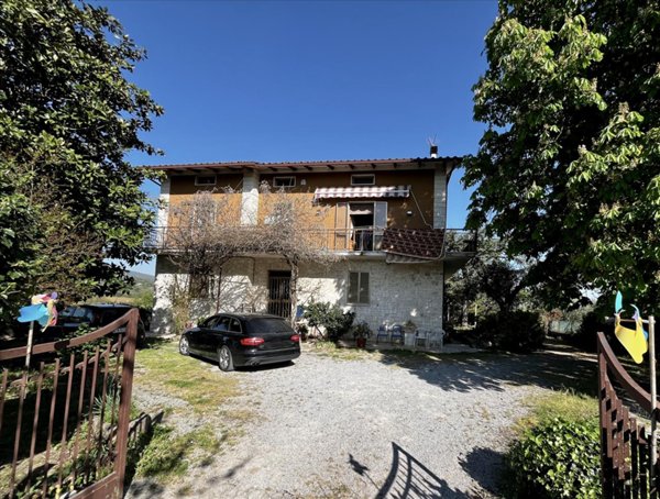 casa indipendente in vendita a Sarteano