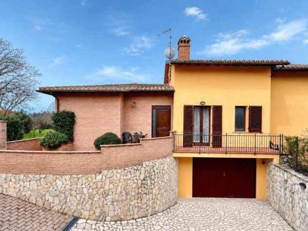 casa indipendente in vendita a Sarteano