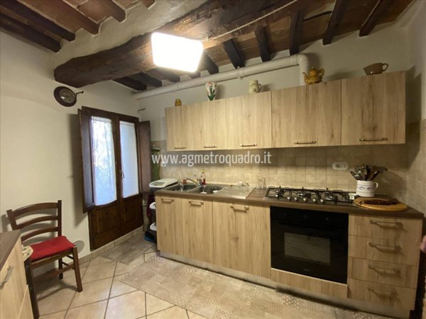 intera palazzina in vendita a Sarteano