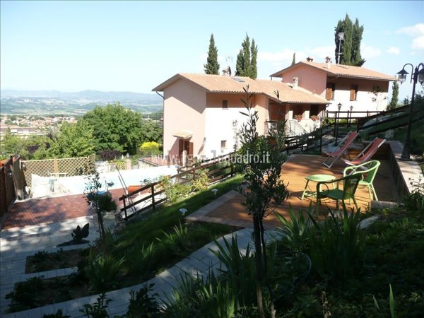 casa indipendente in vendita a Sarteano
