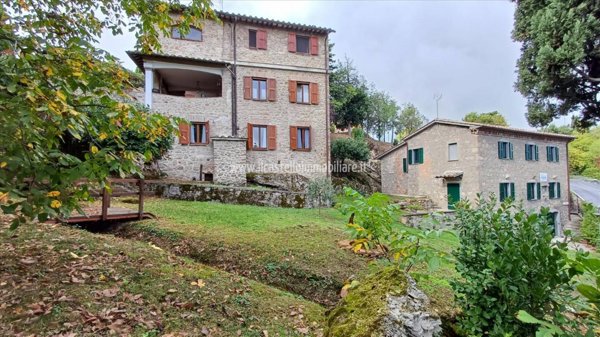 casa indipendente in vendita a Sarteano