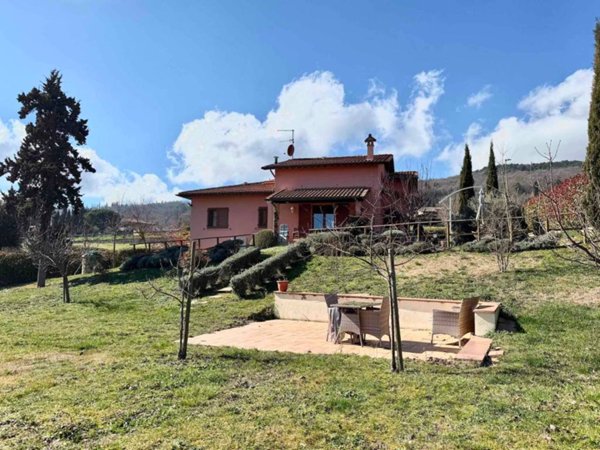 casa indipendente in vendita a Sarteano