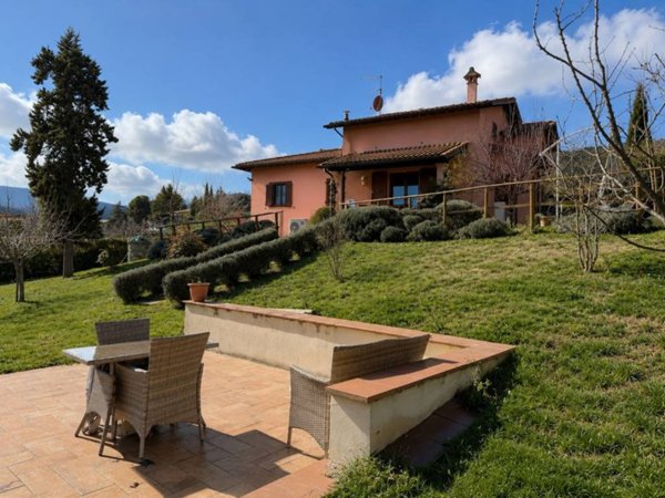 casa indipendente in vendita a Sarteano