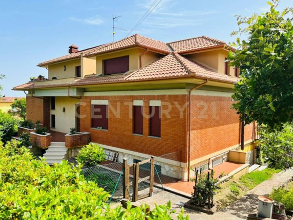 casa indipendente in vendita a Sarteano