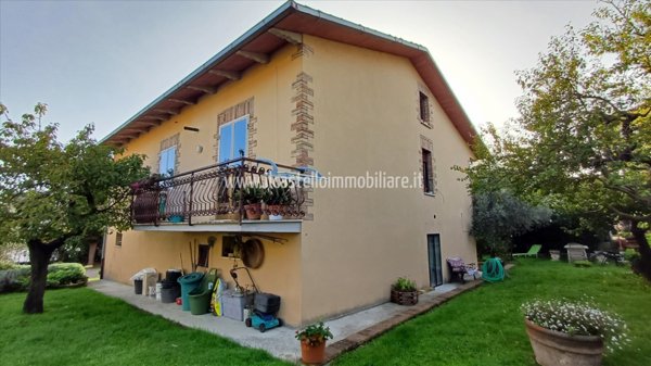 casa indipendente in vendita a Sarteano