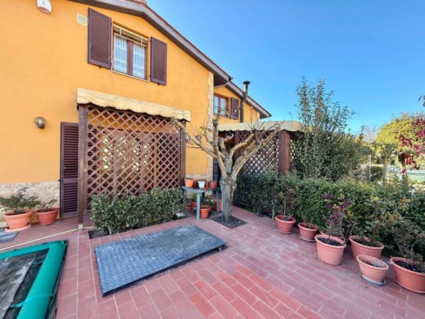 casa indipendente in vendita a Sarteano