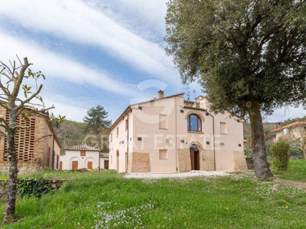 casa indipendente in vendita a Sarteano